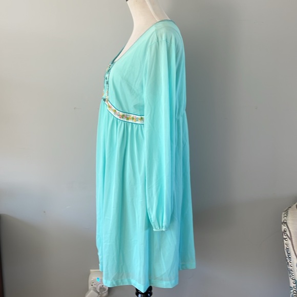 Vintage 1960's Sears nightgown with robe with embroidered flower trim size 38-40 - Picture 4 of 9